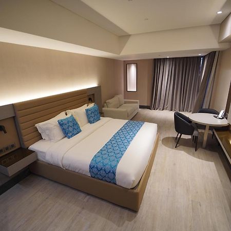 Bayprime Hotel Paranaque City Екстер'єр фото