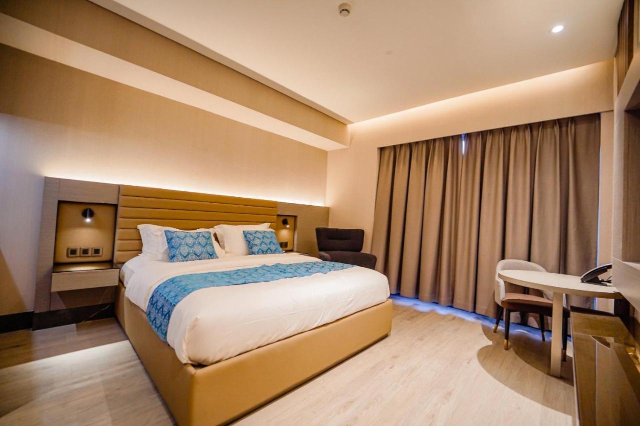 Bayprime Hotel Paranaque City Екстер'єр фото