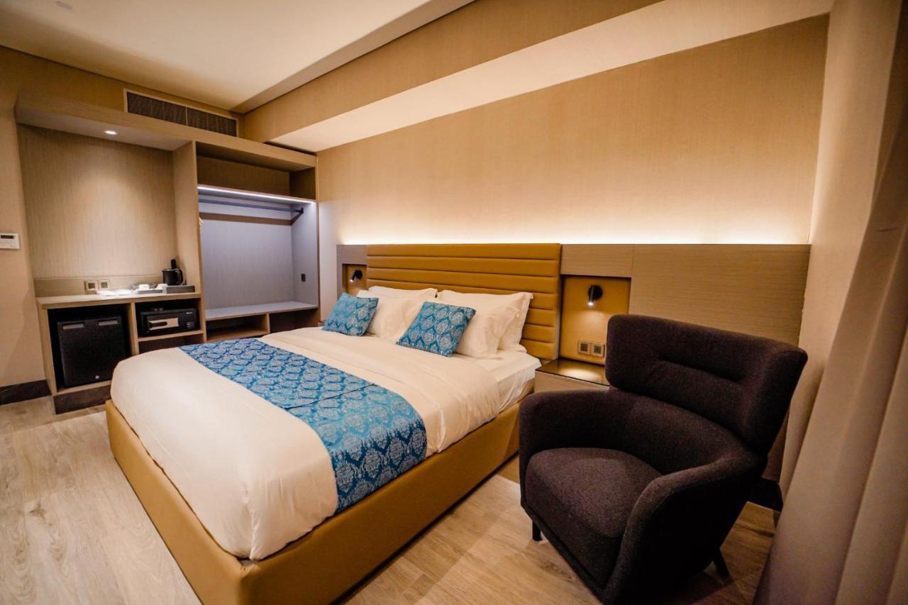 Bayprime Hotel Paranaque City Екстер'єр фото