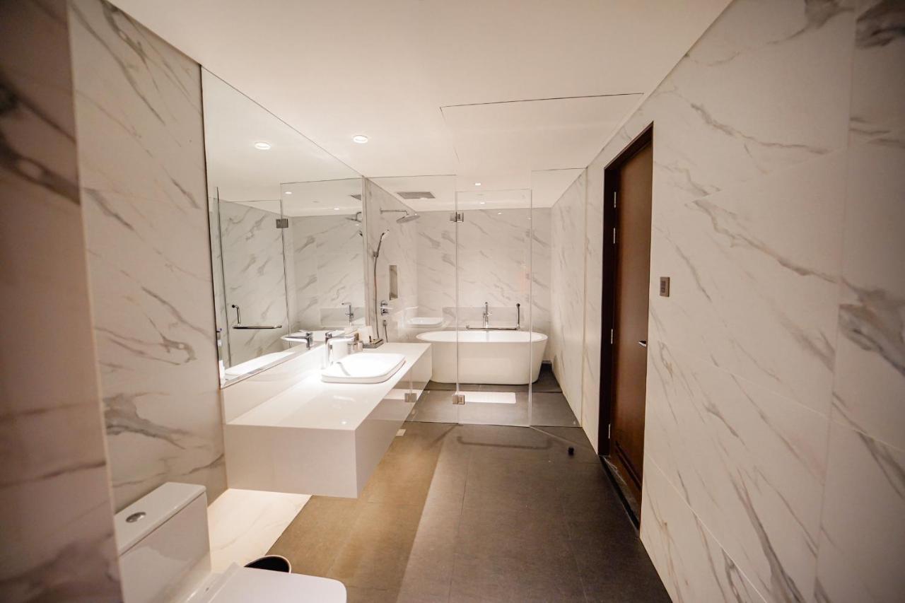 Bayprime Hotel Paranaque City Екстер'єр фото