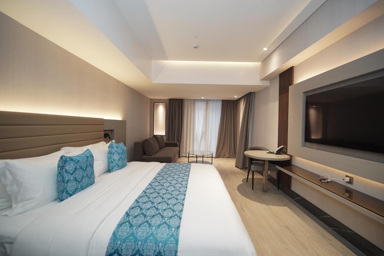 Bayprime Hotel Paranaque City Екстер'єр фото