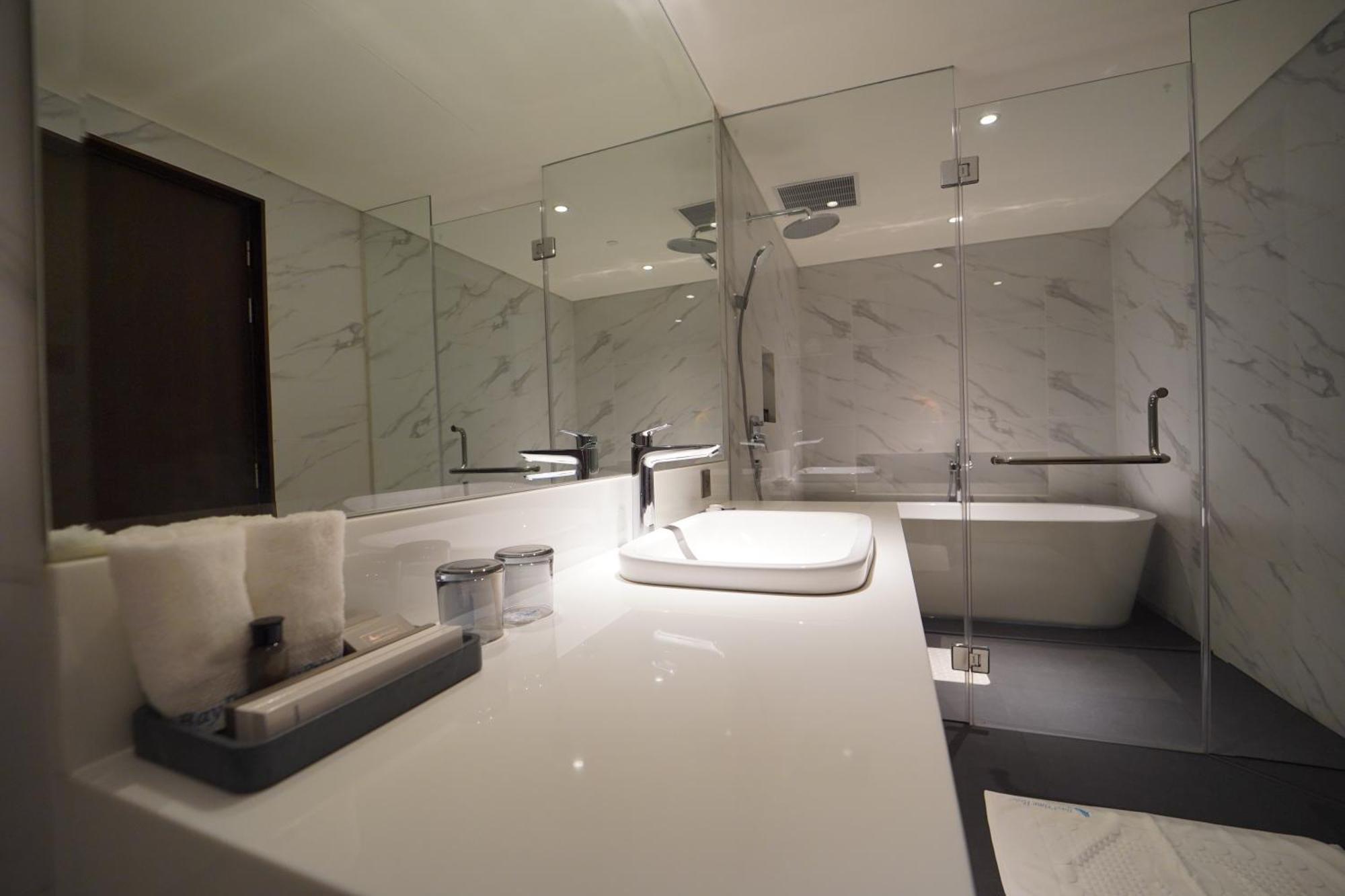 Bayprime Hotel Paranaque City Екстер'єр фото